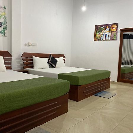 Why Not Palace Anuradhapura Luaran gambar
