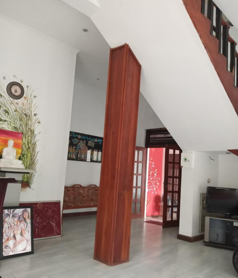 Why Not Palace Anuradhapura Luaran gambar