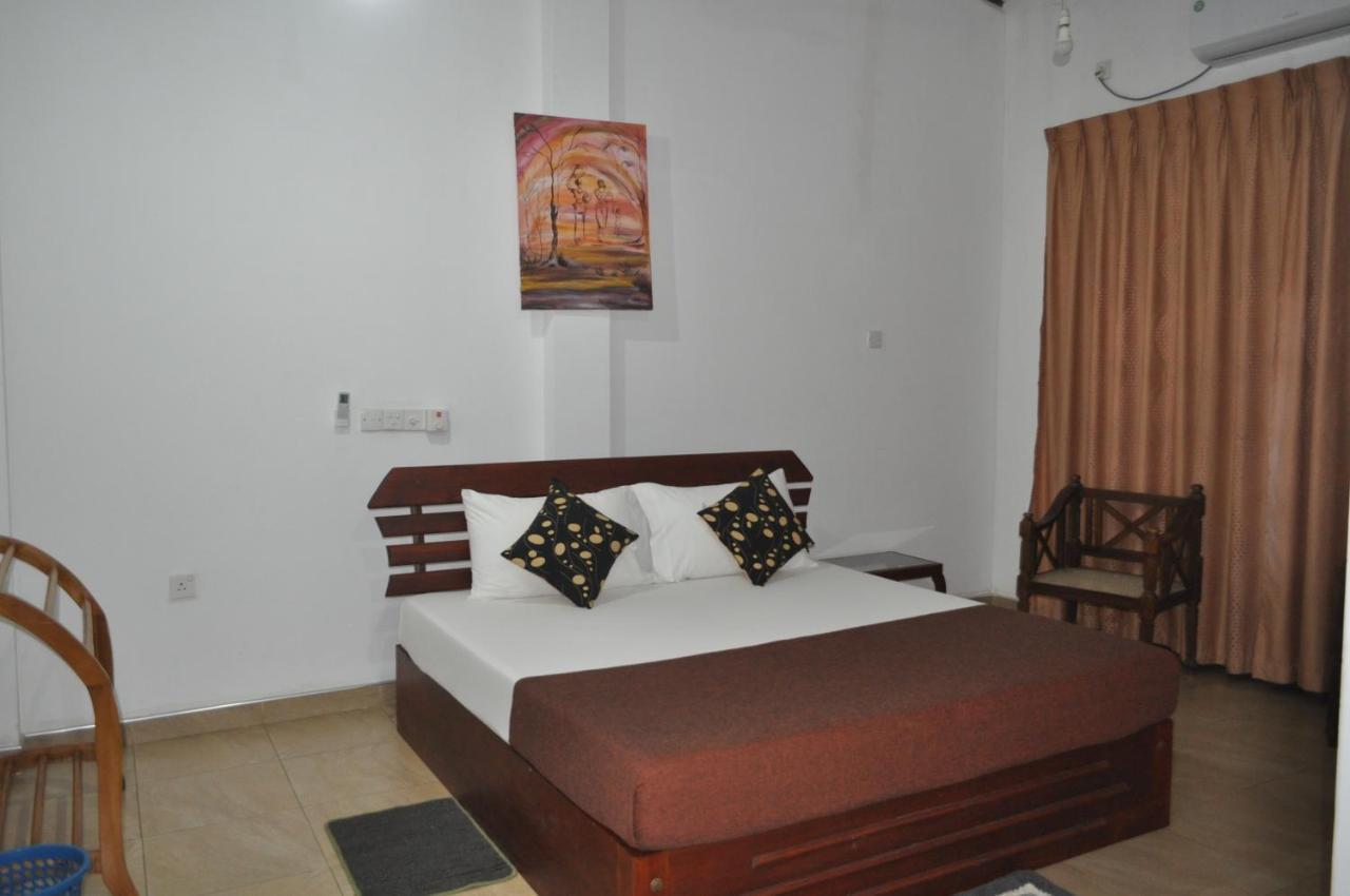 Why Not Palace Anuradhapura Luaran gambar