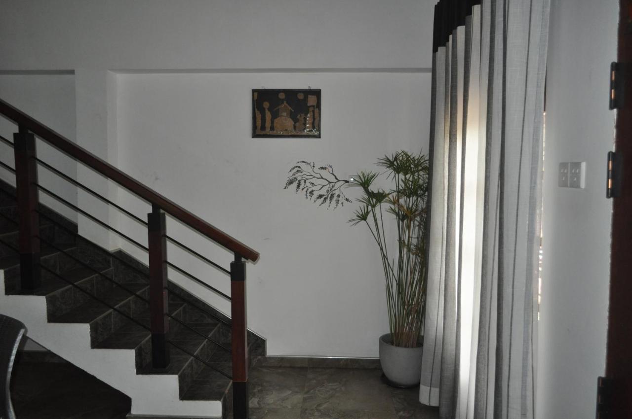 Why Not Palace Anuradhapura Luaran gambar