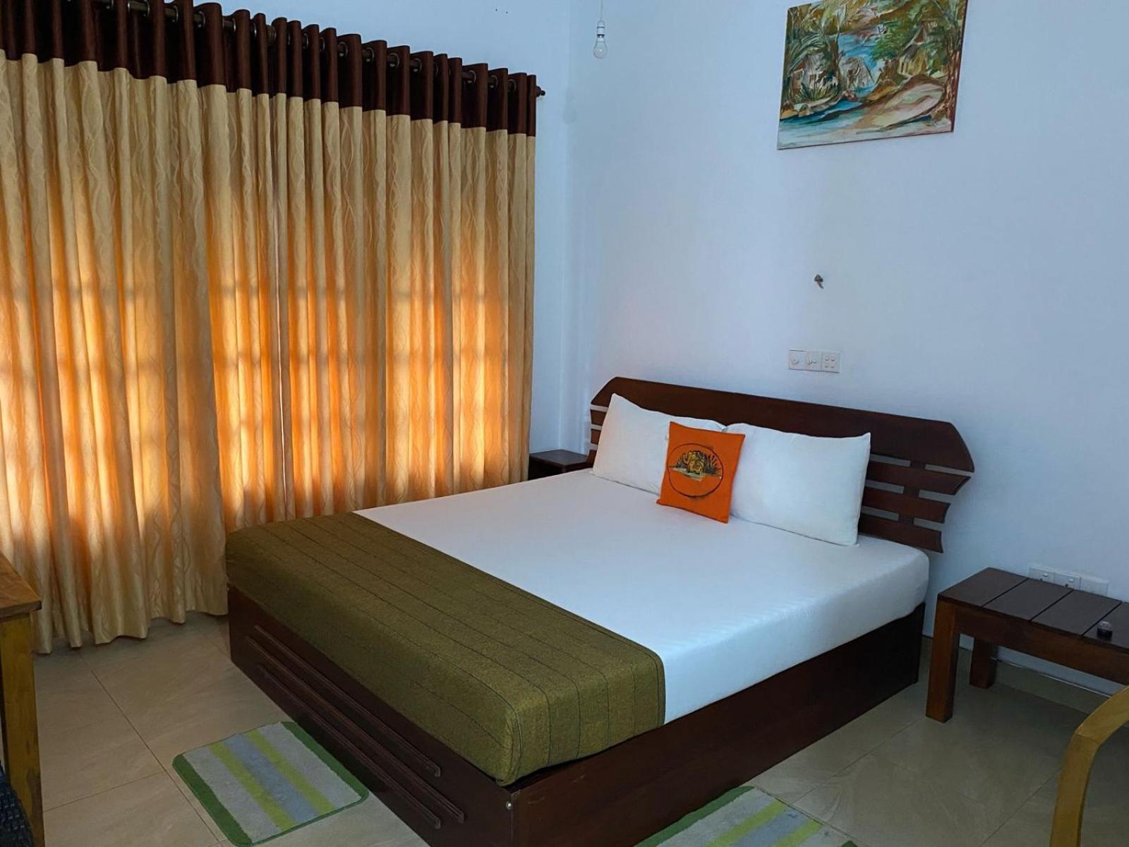 Why Not Palace Anuradhapura Luaran gambar