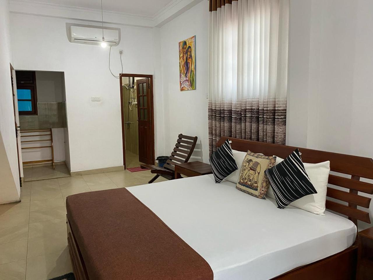 Why Not Palace Anuradhapura Luaran gambar