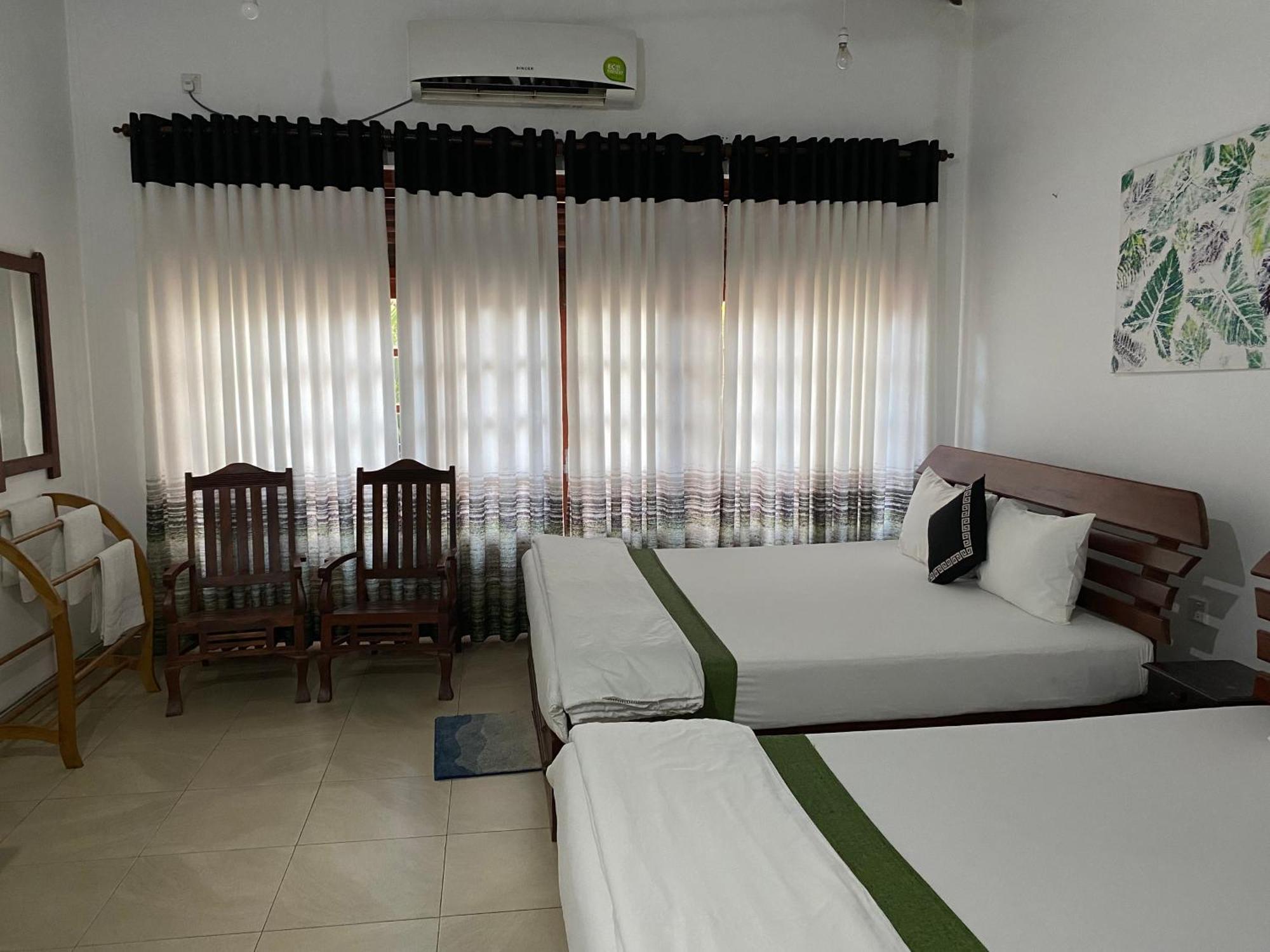 Why Not Palace Anuradhapura Luaran gambar
