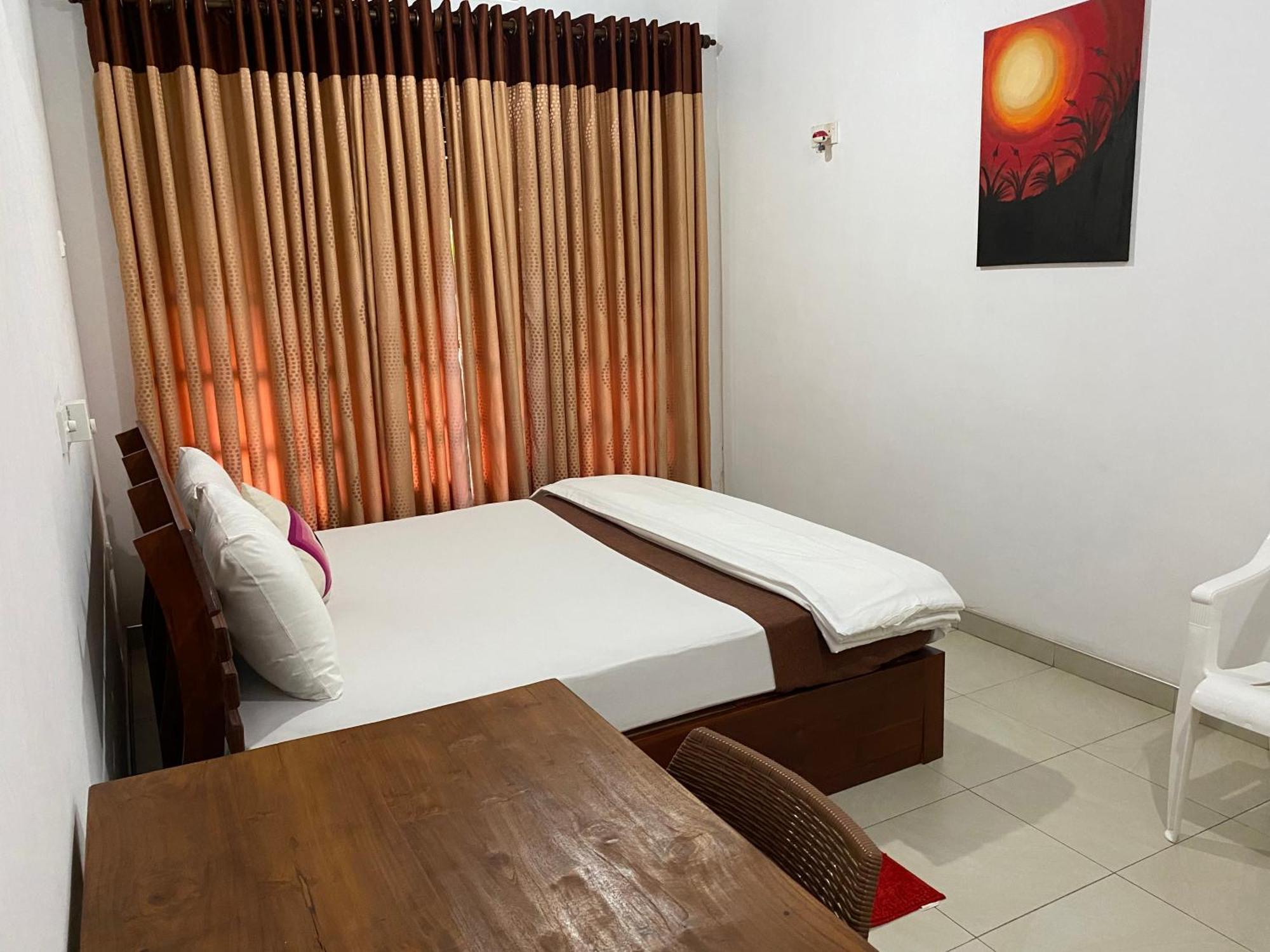 Why Not Palace Anuradhapura Luaran gambar