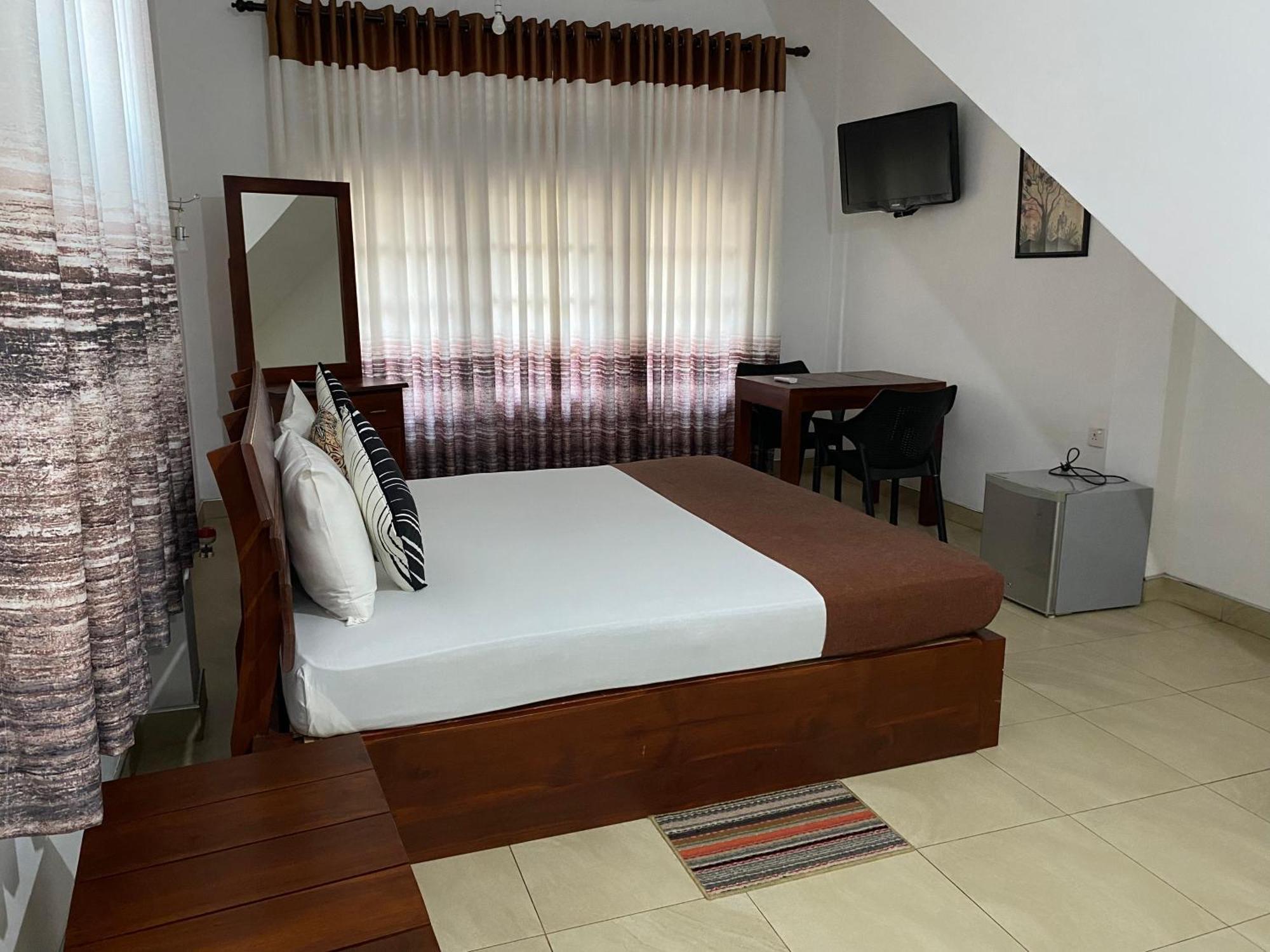 Why Not Palace Anuradhapura Luaran gambar