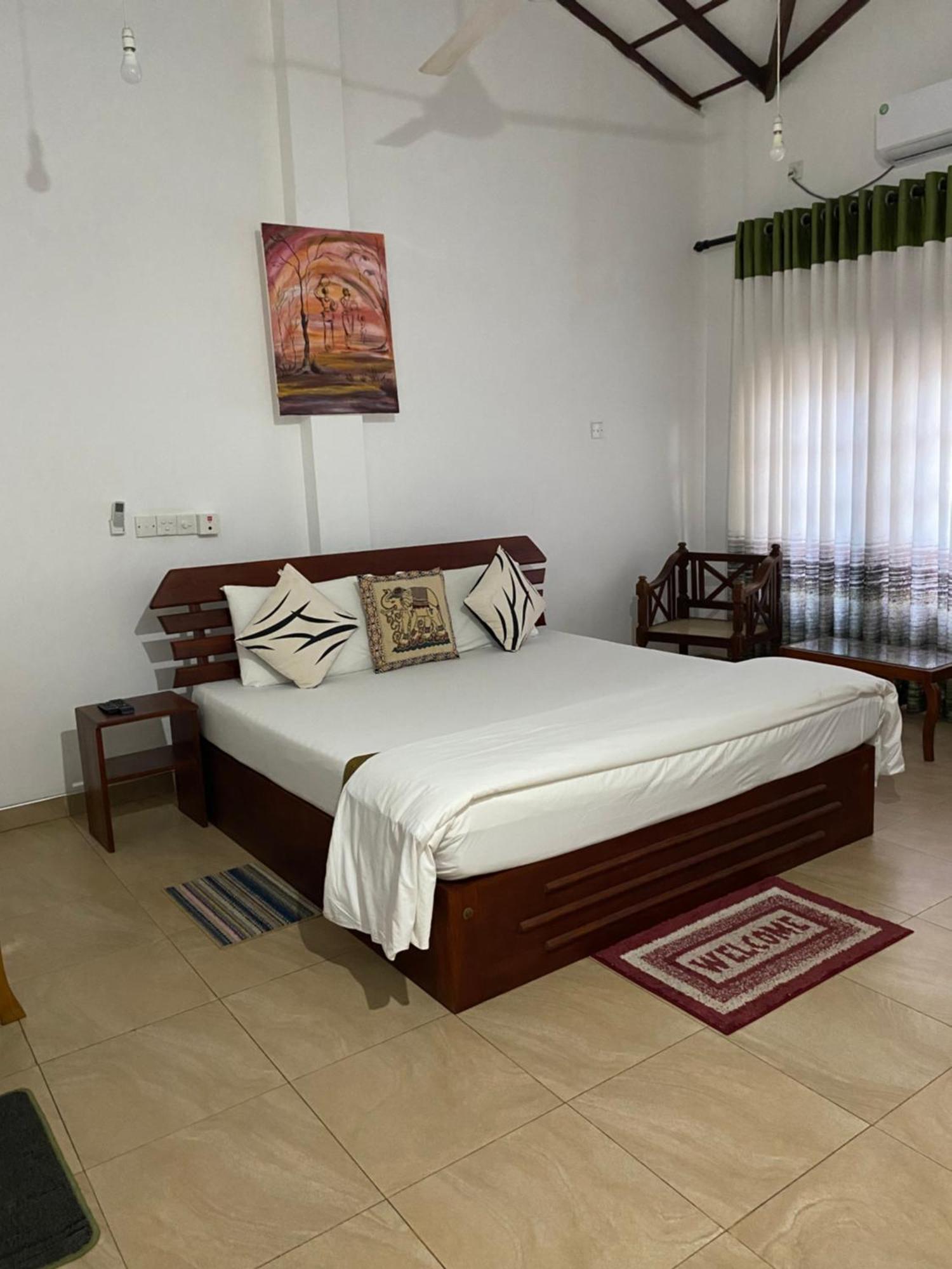 Why Not Palace Anuradhapura Luaran gambar