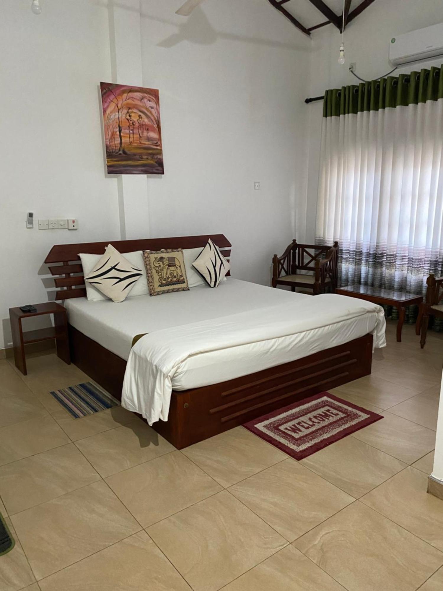 Why Not Palace Anuradhapura Luaran gambar
