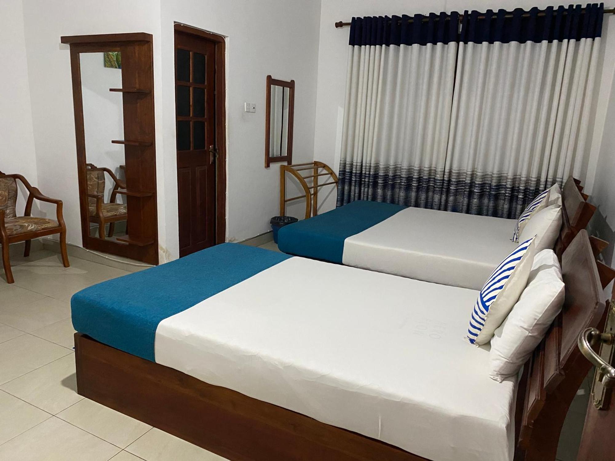 Why Not Palace Anuradhapura Luaran gambar