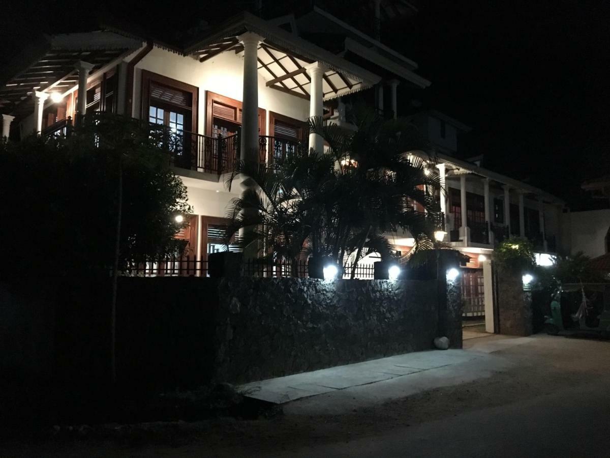 Why Not Palace Anuradhapura Luaran gambar